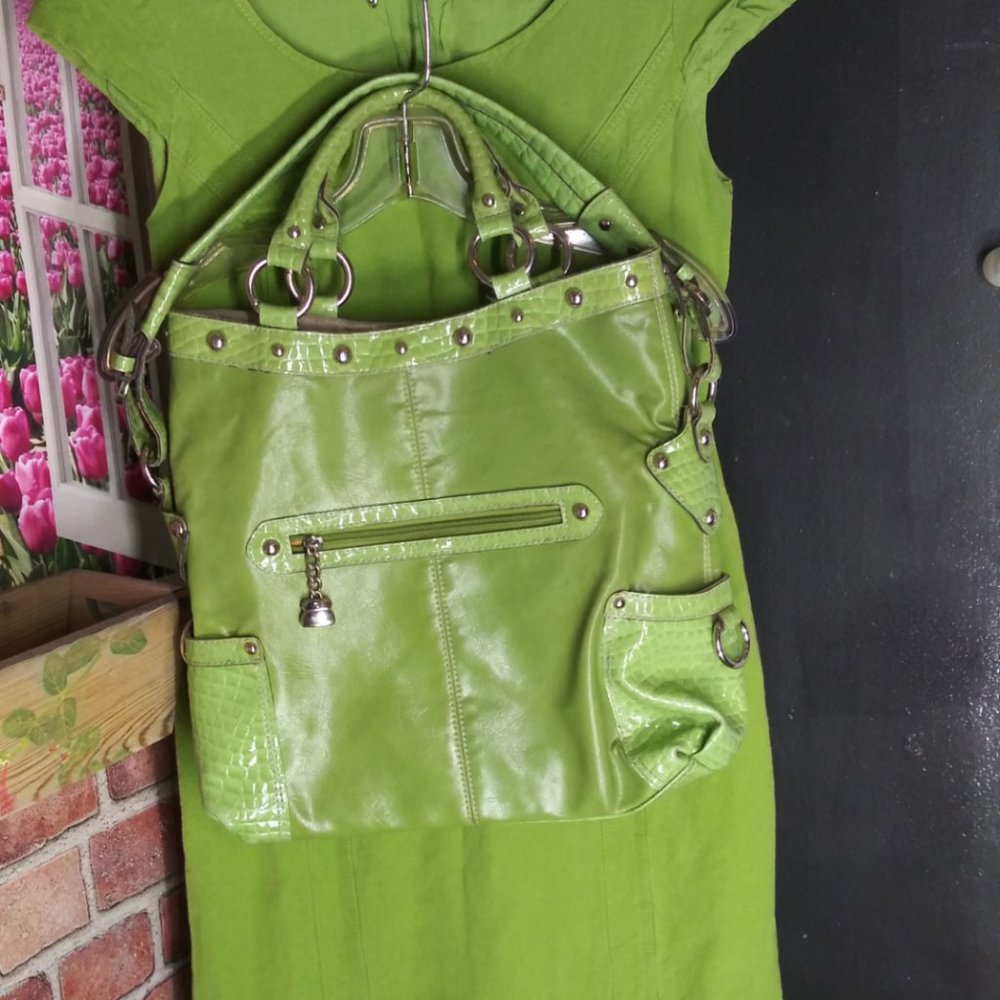 Glorious Green Dress With Magnificent Matching Purse Set - Picture 2 of 5